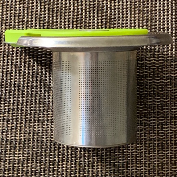 Trudeau Glass Cup with Tea Leaf Fuser Lid. Unique Beaker Design. Never been used - Picture 3 of 6